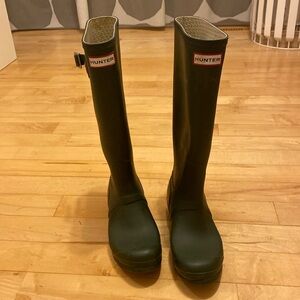 Hunter original tall green rain boot, US size 7 female EU 38